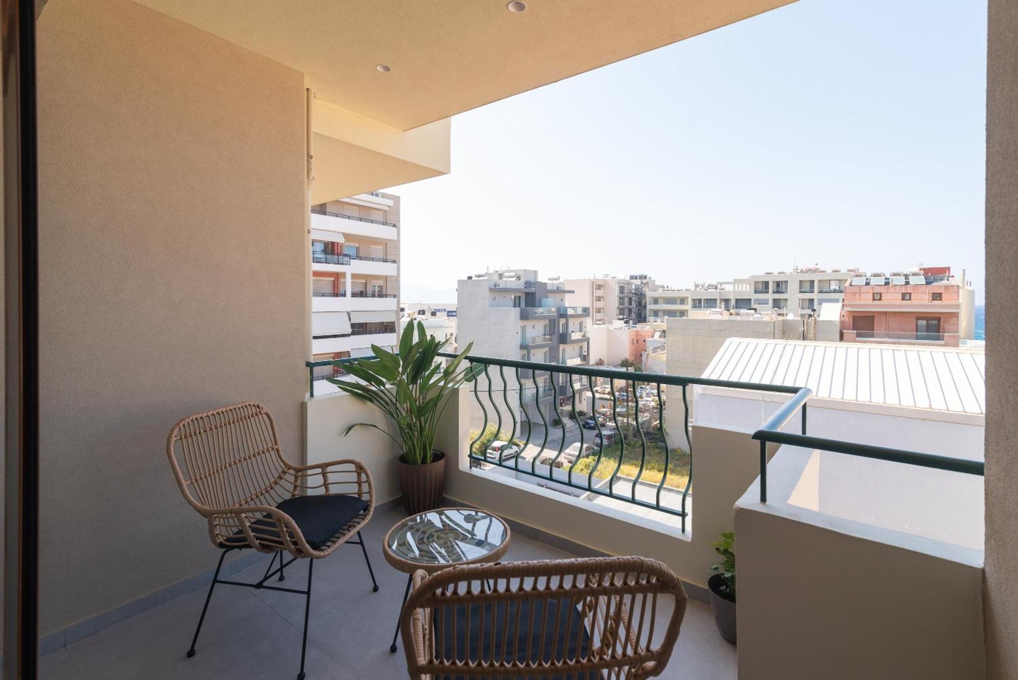 Alcyone Studios And Apartments Ираклио Екстериор снимка